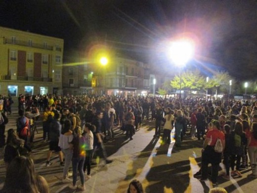 Aspecto de la Plaza Mayor llena de participantes.