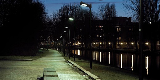 Farolas led en una calle cualquiera