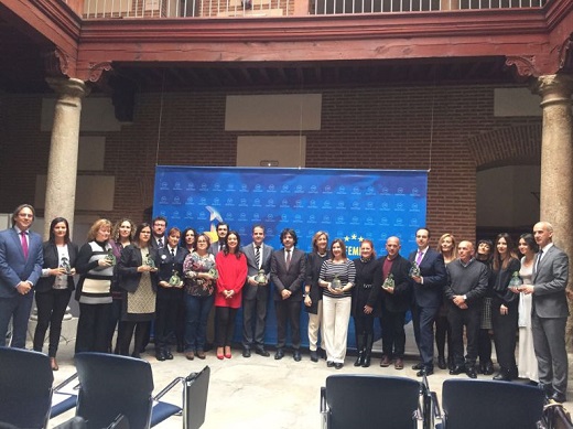 El Ayuntamiento de Medina y resto de premiados en el concurso de buenas prácticas contra la violencia de género / Cadena Ser