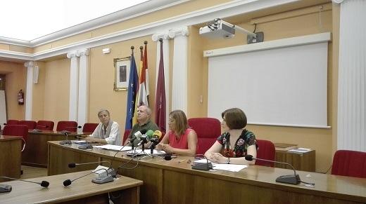 Nuria González, Gonzalo Franco, Teresa López e Isabel Zancajo. Momento de la firma del Acuerdo “ESTRATEGIA INTEGRADA DE EMPLEO LOCAL y MEJORA DE LA PROTECCIÓN DE LAS PERSONAS”