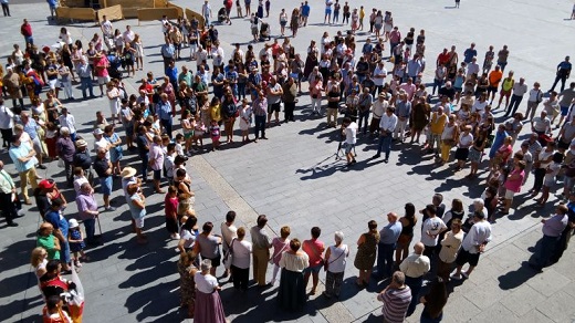 Medina del Campo guarda cinco minutos de silencio en la Plaza Mayor / Cadena SER