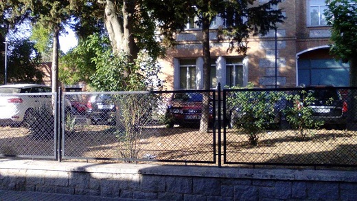 Limpieza y restauración de los jardines del Centro de Salud (Ambulatorio) de Medina del Campo.