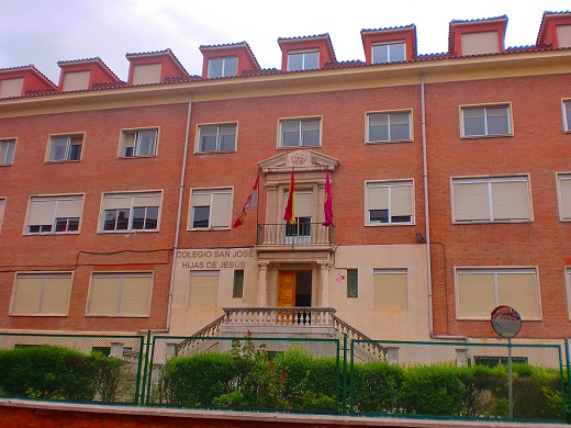 La fachada del colegio San José Hijas de Jesus de Medina del Campo