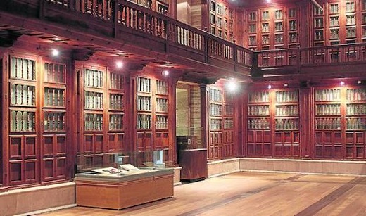 Una de las salas del Archivo General de Simancas donde se custodian y exhiben documentos históricos. / HENAR SASTRE