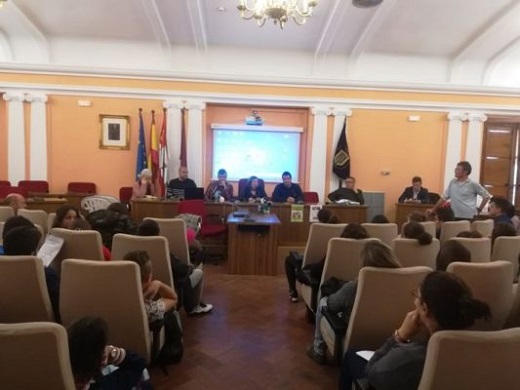 Los alumnos de los centros educativos de Medina del Campo han solicitado mejorar la situación del municipio en el Pleno Infantil.