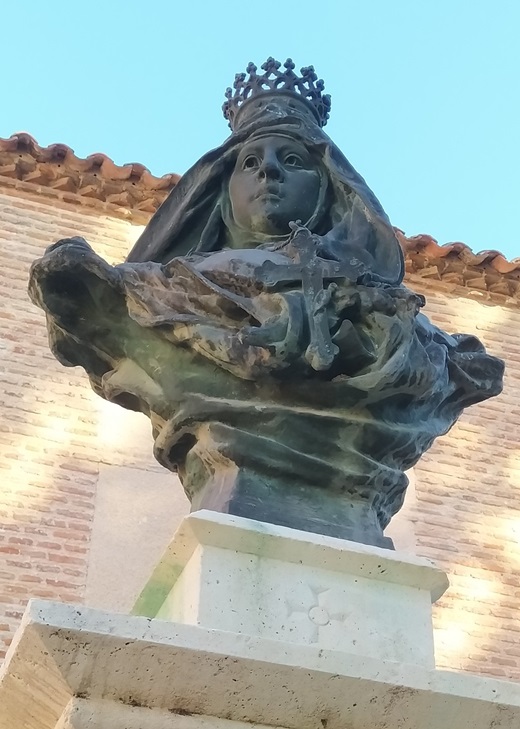Busto de la escultura monumental de Isabel la Católica.