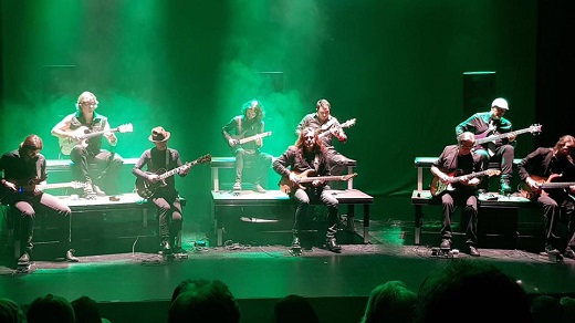 La primera orquesta de guitarras eléctricas del mundo dirigida por el virtuoso Pablo Salinas