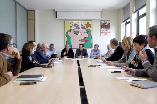 El secretario general de CCOO en Castilla y León, Vicente Andrés, se reúne con alcaldes de los once ayuntamientos de Valladolid y Palencia afectados por la propuesta de corredor ferroviario de cercanías para pasajeros Medina del Campo-Valladolid-Palencia - ICAL El secretario general de CCOO en Castilla y León, Vicente Andrés, se reúne con alcaldes de los once ayuntamientos de Valladolid y Palencia afectados por la propuesta de corredor ferroviario de cercanías para pasajeros Medina del Campo-Valladolid-Palencia - ICAL