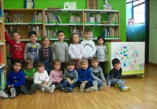Niños visitando la Biblioteca Municipal de Medina del Campo