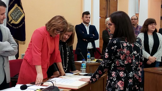 Marta García Redondo toma posesión como concejal socialista en el Ayuntamiento de Medina del Campo.