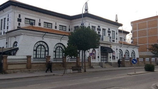 Edificio que el PSOE pretende convertir en un parque de invierno para los más pequeños / Cadena Ser