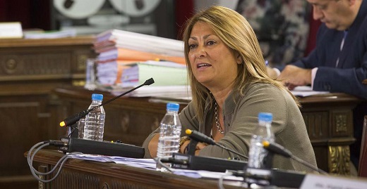 La alcaldesa de Medina del Campo, Teresa López, durante un pleno de la Diputación de Valladolid.