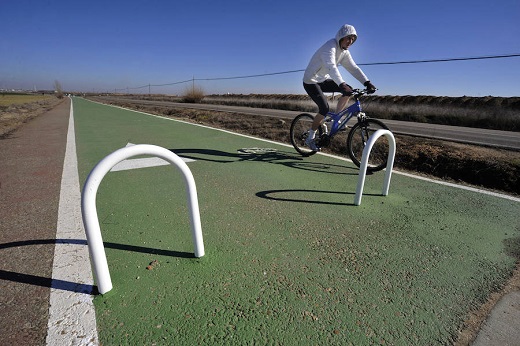 Carril bici en Medina del Campo. / FRAN JIÉMENEZ