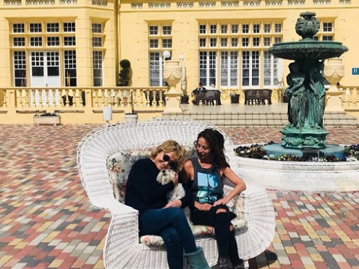 María Patiño Mila Ximénez. María Patiño y Mila Ximénez ya han regresado a la rutina, eso sí, con las pilas cargadas tras su paso por el hotel balneario Palacio de Las Salinas en el que han pasado la Semana Santa.