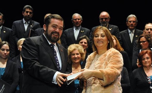 Carlos Serrada, presidente de las Cofradías, y la alcaldesa, Teresa López, en una foto de archivo. / F. J.