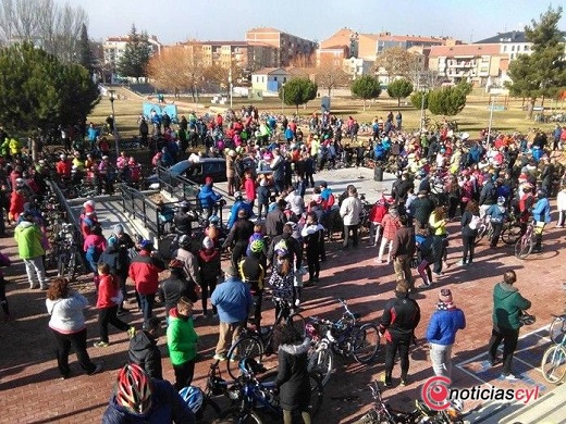 Participantes en la marcha del cochinillo.