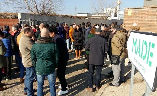 Concentración de trabajadores a las puertas de la empresa. / FRAN JIMÉNEZ