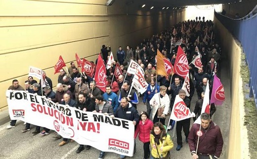 Manifestacion de los trabajadores de la fabrica Isowat Made en Medina del Campo. / PATRICIA GONZÁLEZ