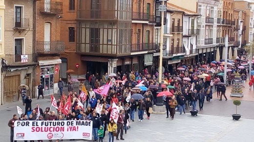 Manifestación de trabajadores de Made y vecinos de Medina reivindicando soluciones para la empresa / Cadena Ser