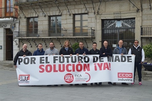 Fernández se solidariza en Medina con los trabajadores de MADE y denuncia el "abandono" de la Junta