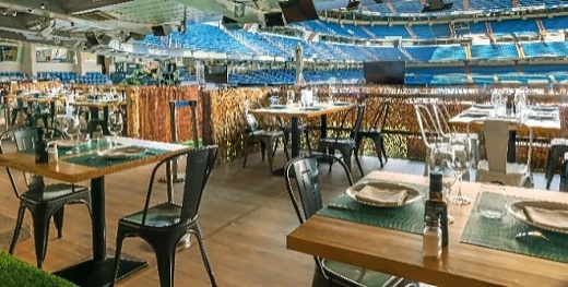 La Terraza de La Esquina del Bernabéu, con vistas al campo del Real Madrid.