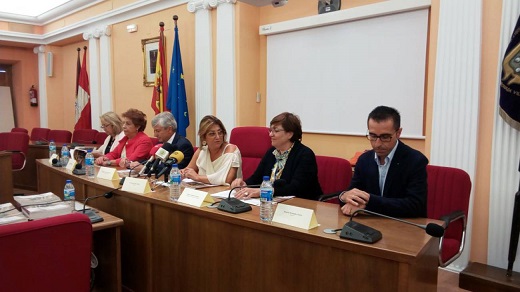 Presentación del libro "El catastro de Ensenada" en el Ayuntamiento de Medina del Campo / Cadena Ser