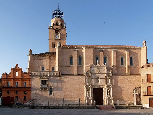 Tower and Collegiate Church of San Antolín with the balcony of the Virgen del Pópulo in its main facade