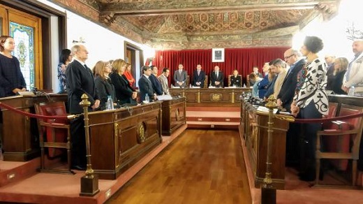Respetuoso minuto de silencio antes del comienzo del Pleno de la Diputación / Dip. Valladolid