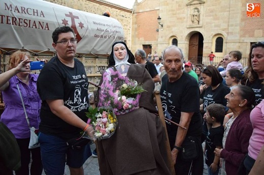La Marcha Teresiana recuerda el último viaje terrenal de Santa Teresa