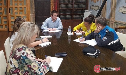 José María Magro preside la reunión (Foto: Ayuntamiento de Medina del Campo).