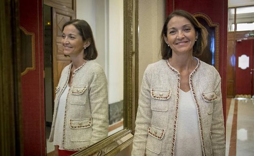 La ministra de Industria, Reyes Maroto, aposentadora de la Feria Renacentista de Medina del Campo.