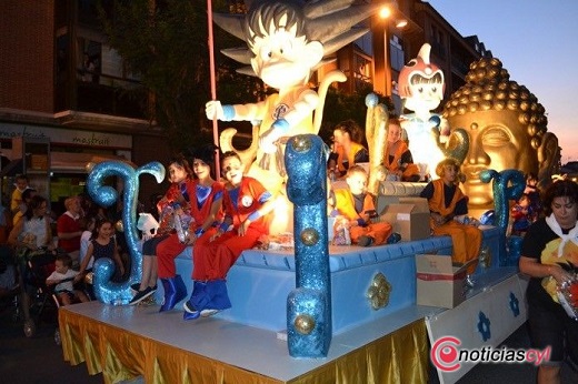 Desfile carrozas. Programación infantil de las Fiestas de San Antolín de Medina del Campo