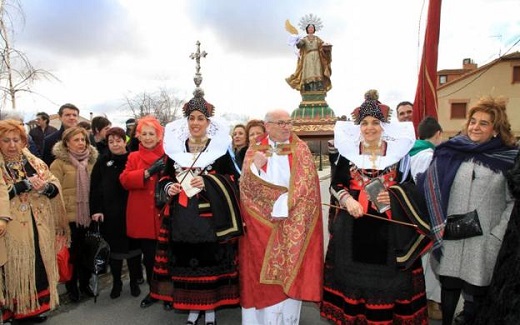 Rosa María Calaf, Clara Luquero, Teresa Sánchez y las alcaldesas de 2017 en Zamarramala.