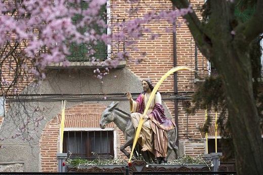 La imagen de "La borriquilla" es seguida por los más pequeños el Domingo de Ramos / Cadena Ser