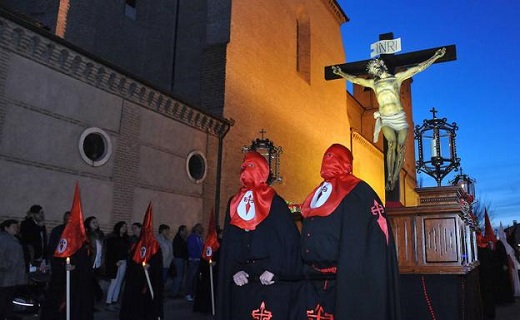 El Cristo de la Agonía recorre las calles en la procesión de La Caridad. / FRAN JIMÉNEZ