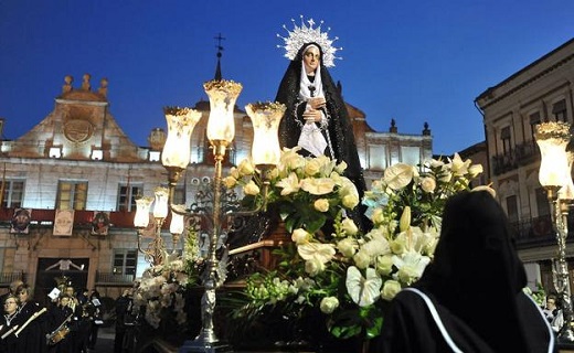 Procesión del Silencio. En la imagen La Virgen de La Soledad. / FRAN JIMÉNEZ