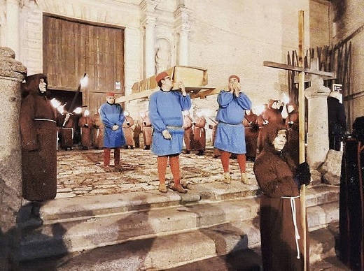 Un cortejo fúnebre recuerda el fallecimiento de Ysabel la Católica en Medina del Campo en 1504 y su posterior traslado a Granada