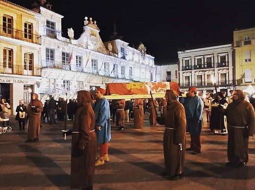 Un cortejo fúnebre recuerda el fallecimiento de Ysabel la Católica en Medina del Campo en 1504 y su posterior traslado a Granada