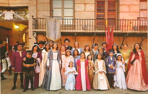 La Asociación Cultural Costureras Reales en el desfile de la Feria Renacentisra de Medina del Campo 2019