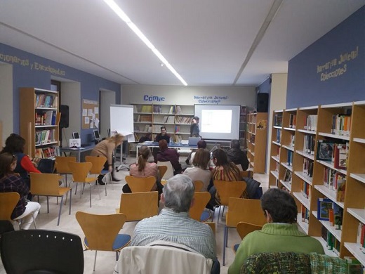 La Biblioteca Municipal de Medina del Campo acogió ayer un encuentro con expertos del programa “Lectura Fácil”.