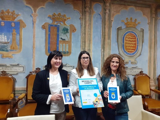Técnicos municipales de Servicios Sociales y Nadia González, concejal, presentan el Plan de Infancia / Cadena SER