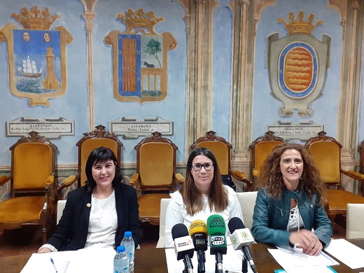 Técnicos municipales de Servicios Sociales y Nadia González, concejal, presentan el Plan de Infancia / Cadena SER