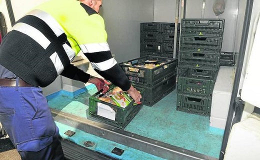 Servicio de reparto de comida a domicilio para los mayores en Medina del Campo. / F. J.