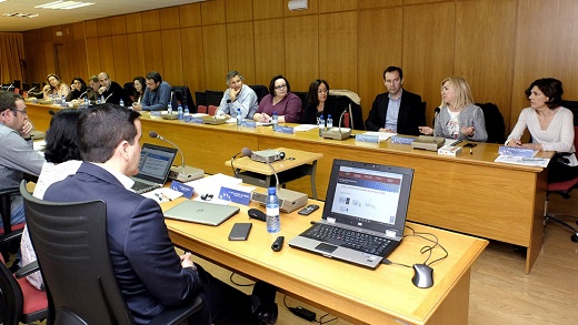 La directora general de Relaciones Institucionales y Atención al Ciudadano, Isabel Valle, inaugura la jornada del programa de formación a entidades locales sobre financiación de proyectos con fondos europeos en la que participan técnicos de 21 ayuntamientos de la Comunidad.