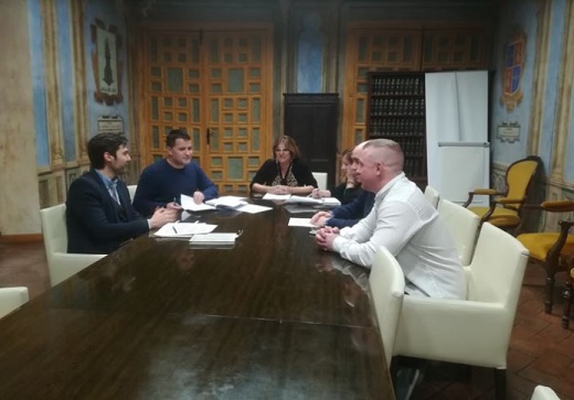 Un momento de la reunión mantenida en Medina sobre el Plan de Industrialización / Cadena Ser