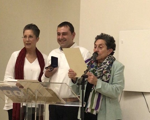 El alcalde, Enrique Seoane, recoge el reconocimiento (Foto: Ayuntamiento de Castronuño).