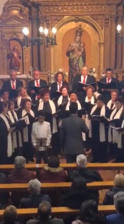 Coro Reina Isabel de Medina del Campo. Muy grande el Coro Reina Isabel interpretando la saeta. Gracias por vuestra colaboración