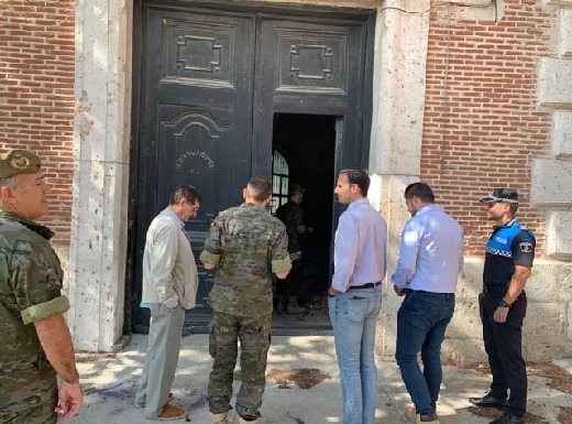 Guzmán Gómez sondea las posibilidades del antiguo cuartel Marques de la Ensenada.