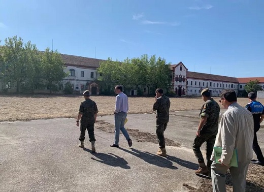 Guzmán Gómez sondea las posibilidades del antiguo cuartel Marques de la Ensenada.