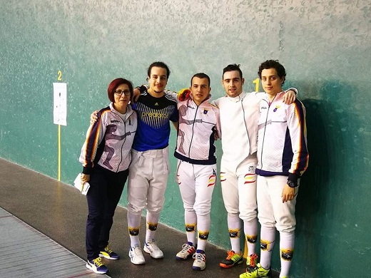 Equipo de espada masculina del Club de Esgrima “El Duque” de Medina del Campo, Alex Mircea, Nacho Villares, Adrián Yáñez (23 de España), Diego Balmori (16 de España) y la entrenadora Camelia Cebuc